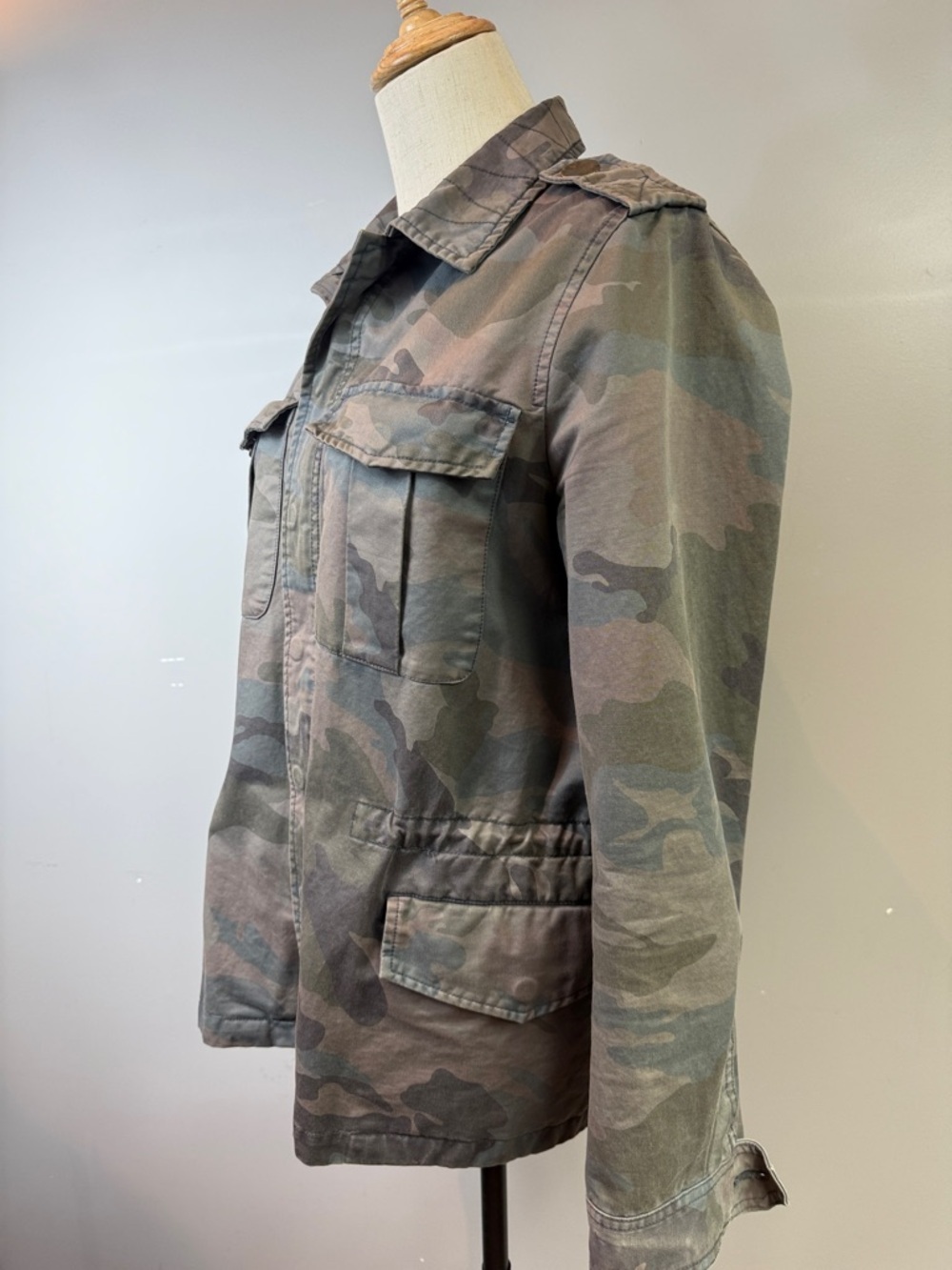 Camo Utility Jacket – Size M – Military Style Lightweight Jacket - Picture 3 of 13